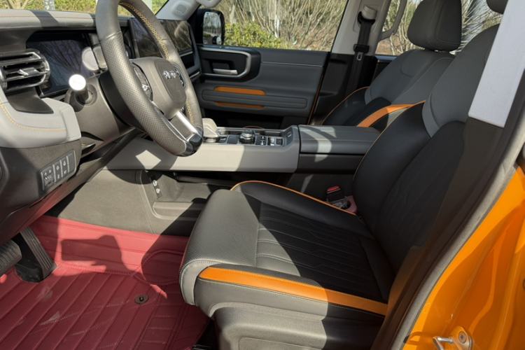 Used BAIC Off-Road BJ40 2024 2.0T All-New Urban Hunter Edition Chivalrous Style Interior 2