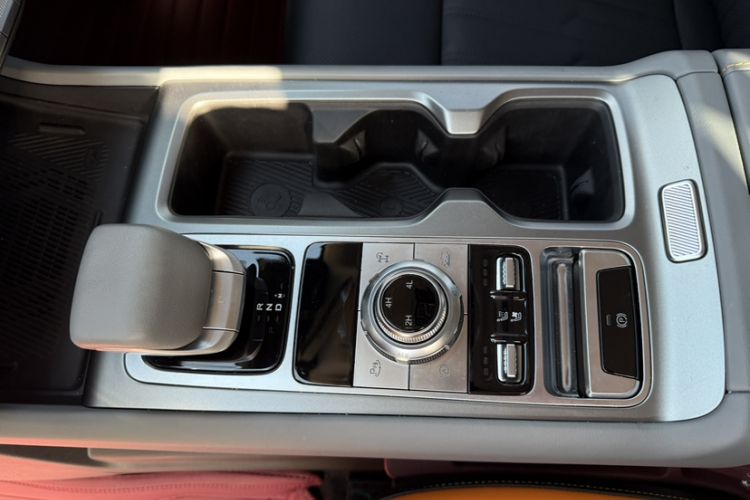 Used BAIC Off-Road BJ40 2024 2.0T All-New Urban Hunter Edition Chivalrous Style Interior 4