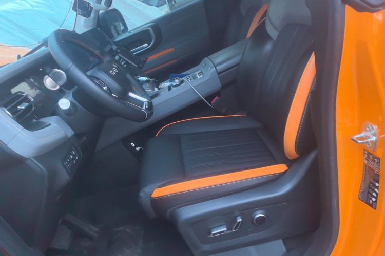Used BAIC Off-Road BJ40 2024 2.0T All-New Urban Hunter Edition Chivalrous Style Left Front Seat
