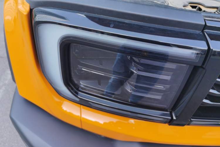 Used BAIC Off-Road BJ40 2024 2.0T All-New Urban Hunter Edition Chivalrous Style Right Front Headlight