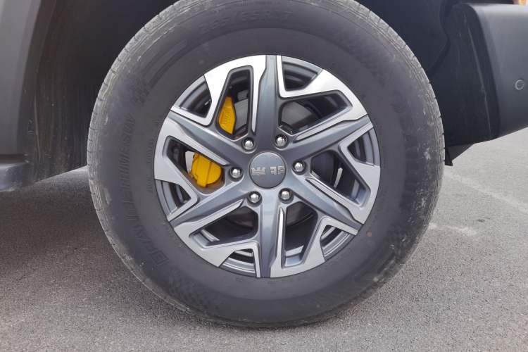 Used BAIC Off-Road BJ40 2024 2.0T All-New Urban Hunter Edition Chivalrous Style Right Front Wheel Hub