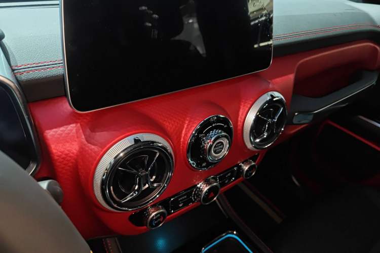 Used BAIC Off-Road BJ40 2024 2.0D Blade Hero Glory Edition Audio And AC Panel