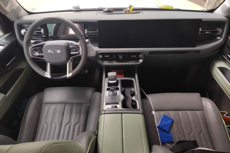 Used BAIC Off-Road BJ40 2024 2.0T All-New Urban Hunter Edition Chivalrous Style Interior 2