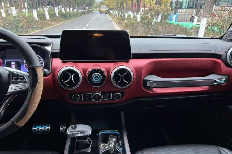 Used BAIC Off-Road BJ40 2024 2.0D Blade Hero Glory Edition Interior 9