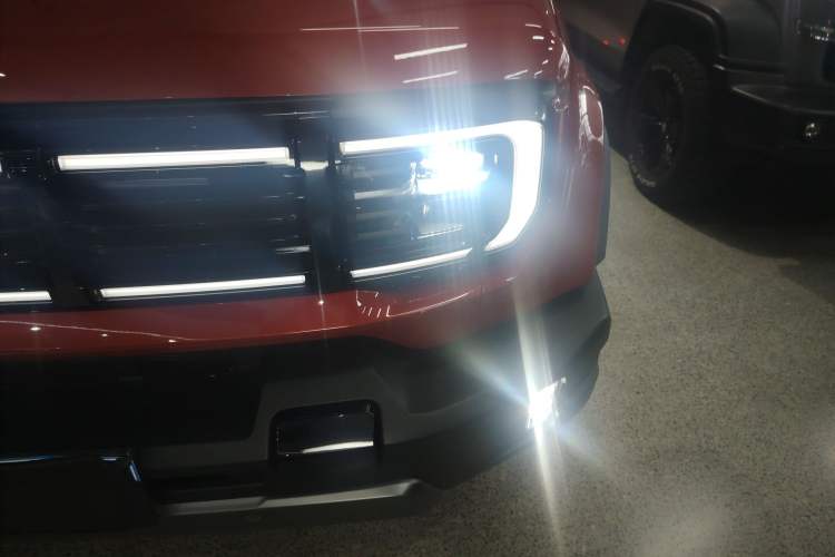Used BAIC Off-Road BJ40 2024 2.0T All-New Urban Hunter Edition Ultimate Version Left Front Headlight