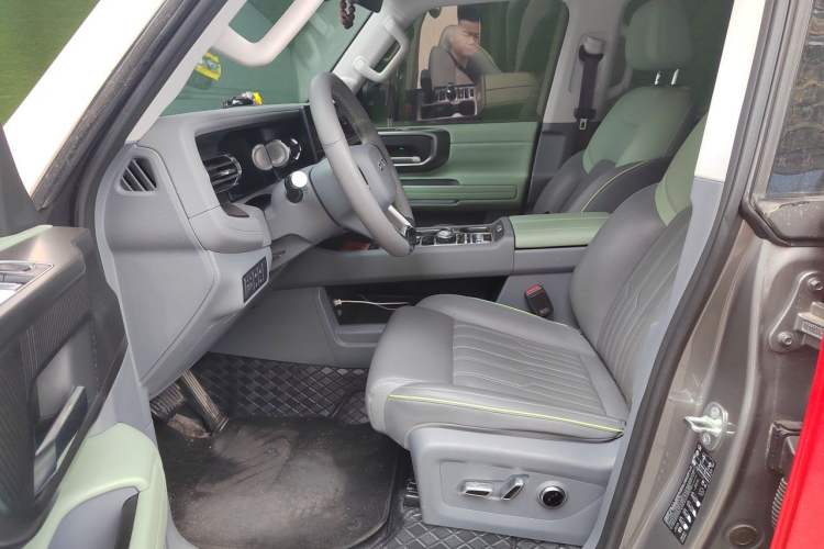 Used BAIC Off-Road BJ40 2024 2.0T All-New Urban Hunter Edition Chivalrous Style Left Front Seat