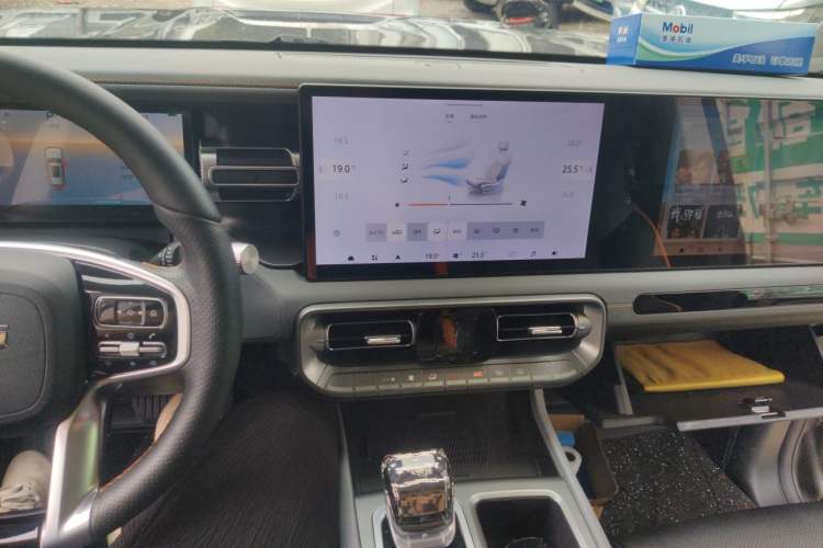 Used BAIC Off-Road BJ40 2024 2.0T All-New Urban Hunter Edition Chivalrous Style Audio And AC Panel
