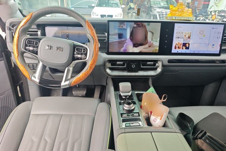 Used BAIC Off-Road BJ40 2024 2.0T All-New Urban Hunter Edition Chivalrous Style Center Console