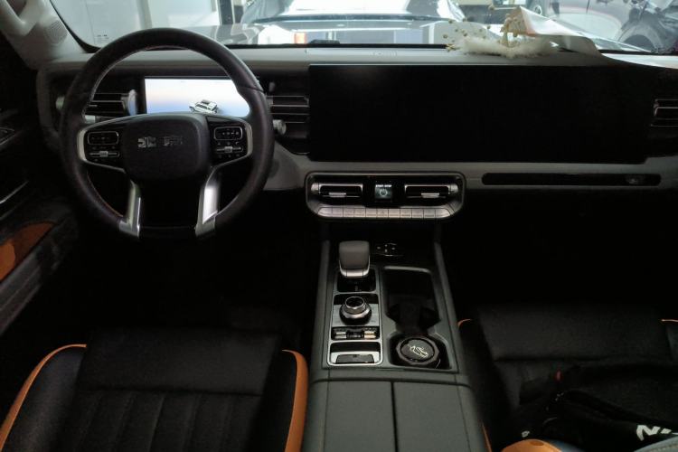 Used BAIC Off-Road BJ40 2024 2.0T All-New Urban Hunter Edition Chivalrous Style Center Console