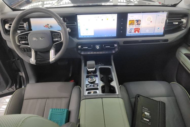 Used BAIC Off-Road BJ40 2024 2.0T All-New Urban Hunter Edition Ultimate Version Center Console