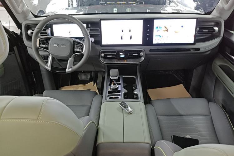Used BAIC Off-Road BJ40 2024 2.0T All-New Urban Hunter Edition Pioneer Type Center Console