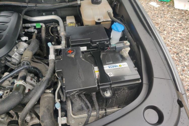 Used BAIC Off-Road BJ40 2024 2.0T All-New Urban Hunter Edition Chivalrous Style Engine Bay Left