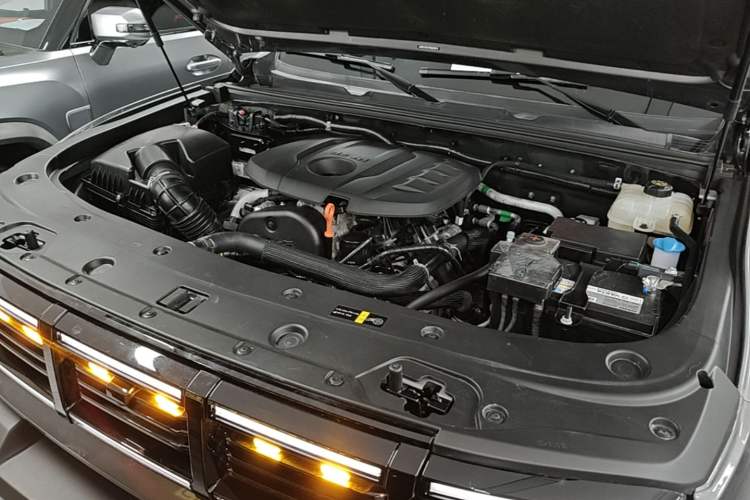 Used BAIC Off-Road BJ40 2024 2.0T All-New Urban Hunter Edition Pioneer Type Engine Bay