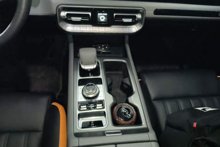 Used BAIC Off-Road BJ40 2024 2.0T All-New Urban Hunter Edition Chivalrous Style Gear Lever