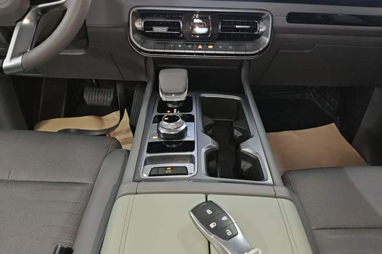 Used BAIC Off-Road BJ40 2024 2.0T All-New Urban Hunter Edition Pioneer Type Gear Lever