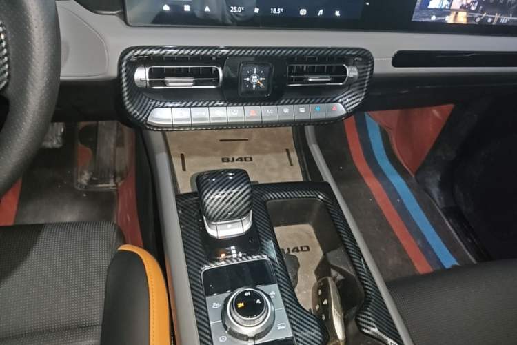 Used BAIC Off-Road BJ40 2024 2.0T All-New Urban Hunter Edition Pioneer Type Gear Lever