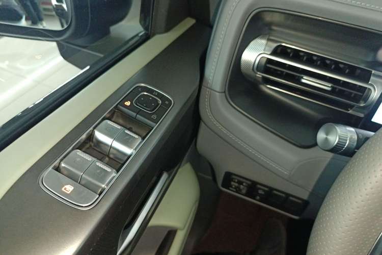 Used BAIC Off-Road BJ40 2024 2.0T All-New Blade Hero Edition Climber Interior 13
