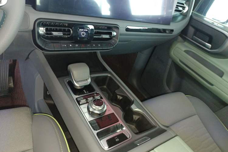 Used BAIC Off-Road BJ40 2024 2.0T All-New Blade Hero Edition Climber Interior 5