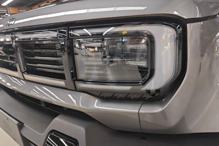 Used BAIC Off-Road BJ40 2024 2.0T All-New Urban Hunter Edition Chivalrous Style Left Front Headlight