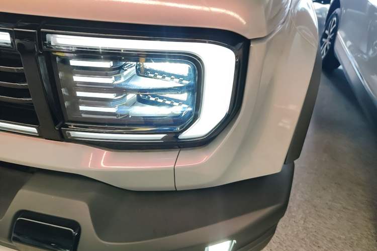 Used BAIC Off-Road BJ40 2024 2.0T All-New Blade Hero Edition Climber Left Front Headlight