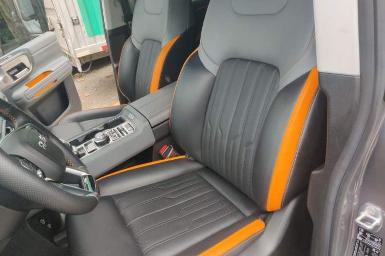 Used BAIC Off-Road BJ40 2024 2.0T All-New Urban Hunter Edition Chivalrous Style Left Front Seat