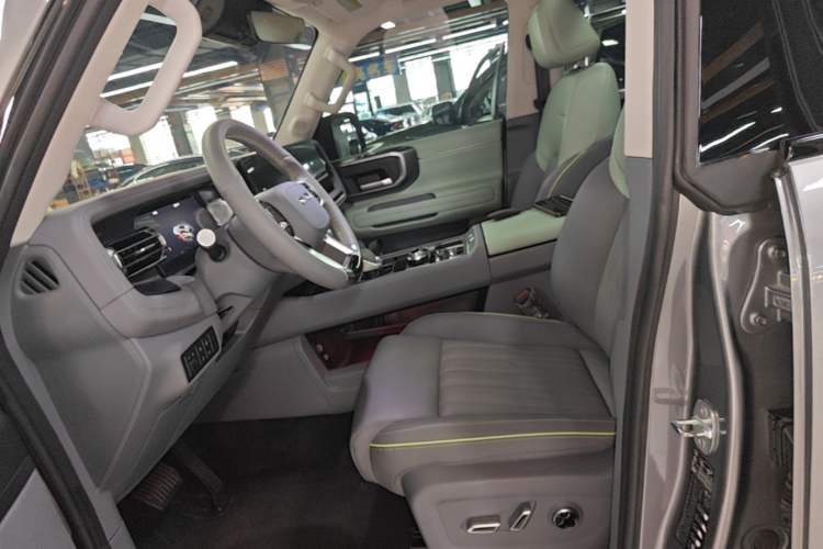 Used BAIC Off-Road BJ40 2024 2.0T All-New Urban Hunter Edition Chivalrous Style Left Front Seat