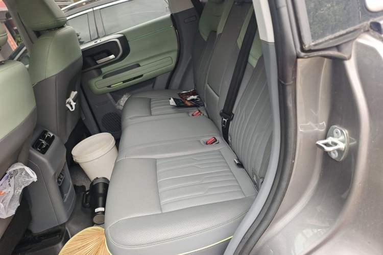 Used BAIC Off-Road BJ40 2024 2.0T All-New Urban Hunter Edition Chivalrous Style Left Rear Seat