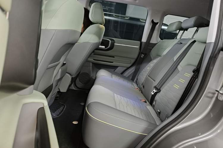 Used BAIC Off-Road BJ40 2024 2.0T All-New Urban Hunter Edition Pioneer Type Left Rear Seat