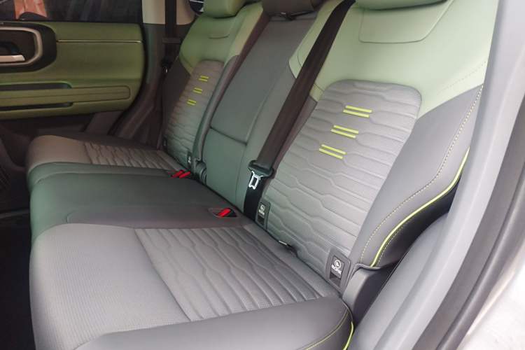 Used BAIC Off-Road BJ40 2024 2.0D All-New Blade Hero Crosser Left Rear Seat