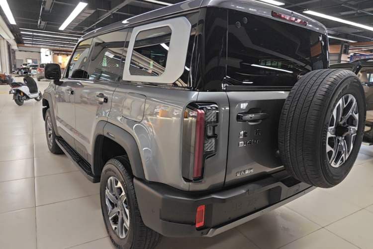 Used BAIC Off-Road BJ40 2024 2.0T All-New Urban Hunter Edition Chivalrous Style Rear Left 45 Deg
