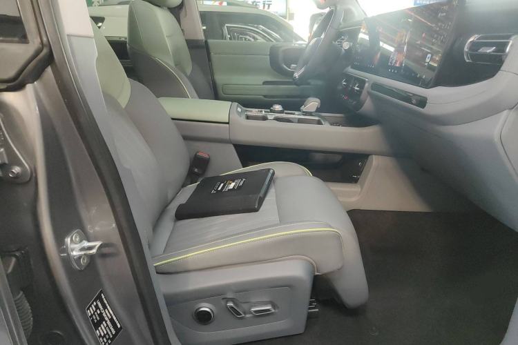 Used BAIC Off-Road BJ40 2024 2.0T All-New Urban Hunter Edition Ultimate Version Right Front Seat