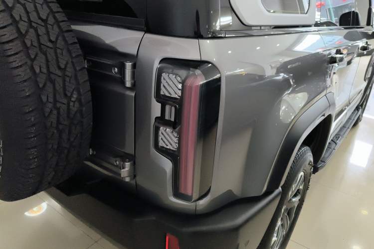 Used BAIC Off-Road BJ40 2024 2.0T All-New Urban Hunter Edition Chivalrous Style Right Rear Taillight
