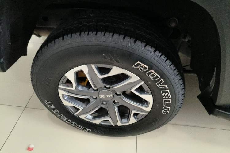 Used BAIC Off-Road BJ40 2024 2.0T All-New Urban Hunter Edition Chivalrous Style Right Rear Wheel Hub