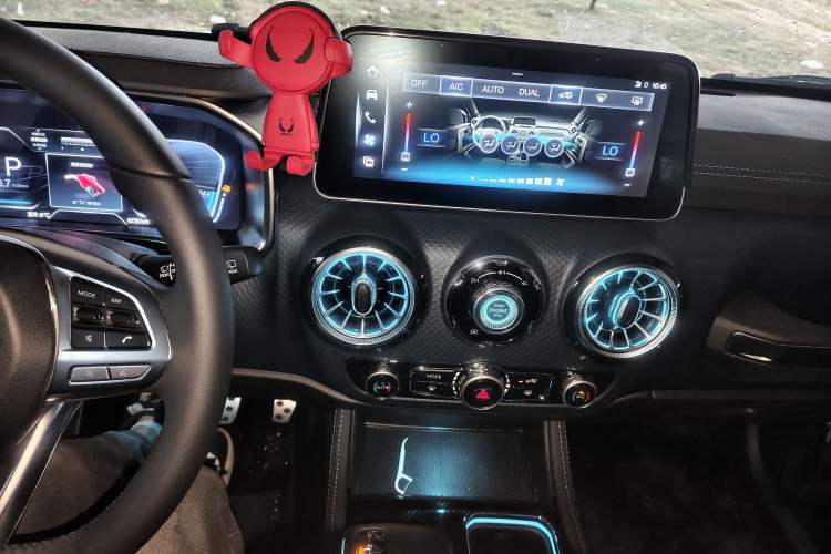 Used BAIC Off-Road BJ40 2024 2.0D Blade Hero Glory Edition Audio And AC Panel