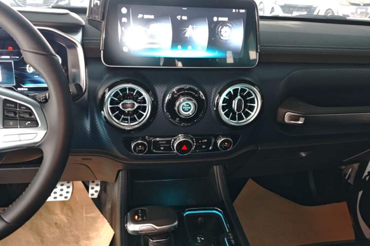 Used BAIC Off-Road BJ40 2024 2.0D Blade Hero Glory Edition Audio And AC Panel