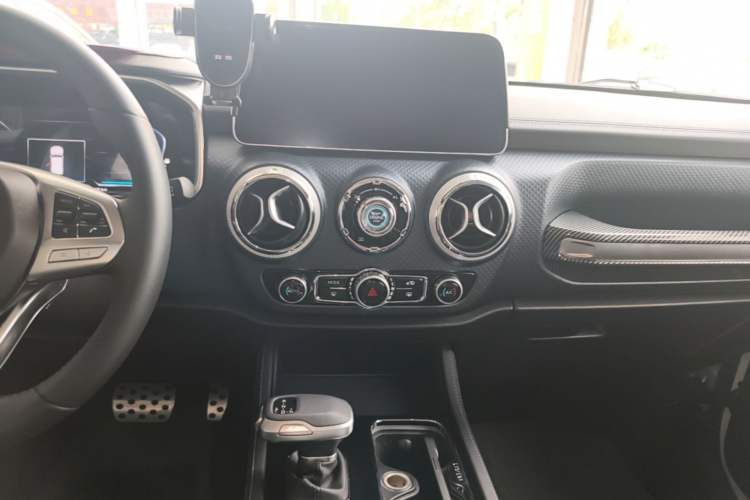 Used BAIC Off-Road BJ40 2024 2.0T Urban Hunter Honor Edition Audio And AC Panel