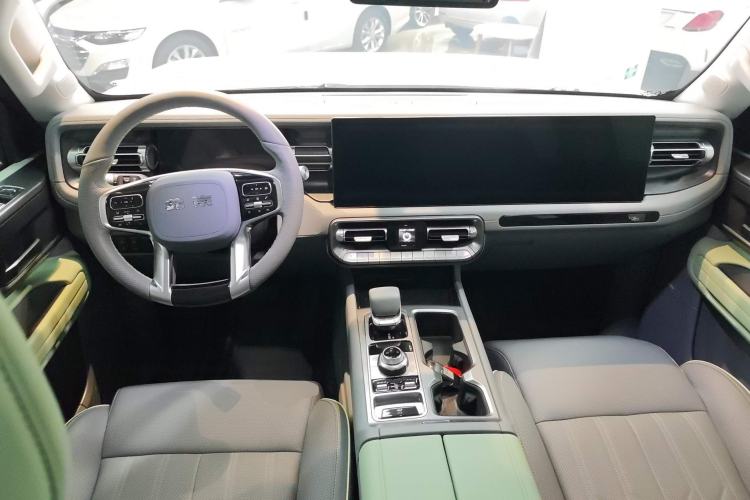 Used BAIC Off-Road BJ40 2024 2.0T All-New Urban Hunter Edition Ultimate Version Center Console