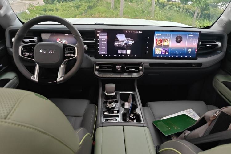 Used BAIC Off-Road BJ40 2024 2.0T All-New Urban Hunter Edition Chivalrous Style Center Console