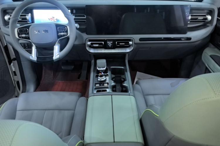 Used BAIC Off-Road BJ40 2024 2.0T All-New Urban Hunter Edition Chivalrous Style Center Console
