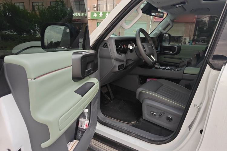 Used BAIC Off-Road BJ40 2024 2.0T All-New Urban Hunter Edition Chivalrous Style Driver Seat