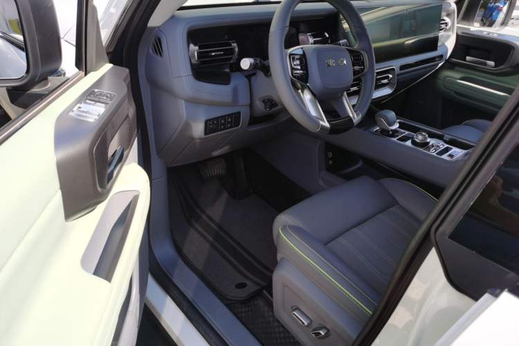 Used BAIC Off-Road BJ40 2024 2.0T All-New Urban Hunter Edition Ultimate Version Driver Seat