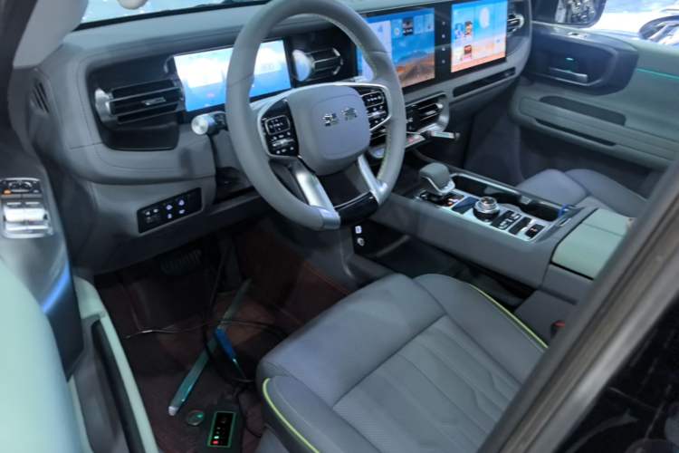 Used BAIC Off-Road BJ40 2024 2.0T All-New Urban Hunter Edition Chivalrous Style Driver Seat