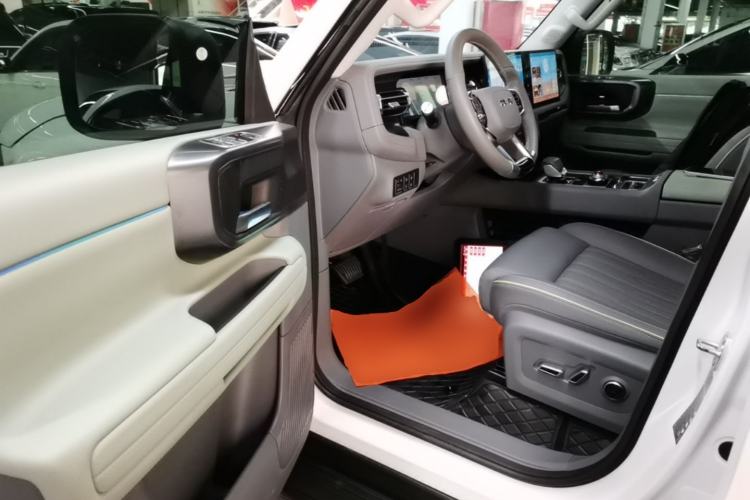 Used BAIC Off-Road BJ40 2024 2.0T All-New Urban Hunter Edition Chivalrous Style Driver Seat