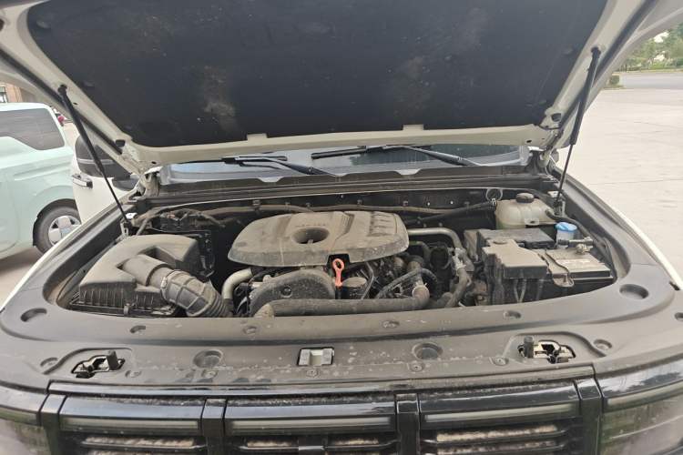 Used BAIC Off-Road BJ40 2024 2.0T All-New Urban Hunter Edition Chivalrous Style Engine Bay