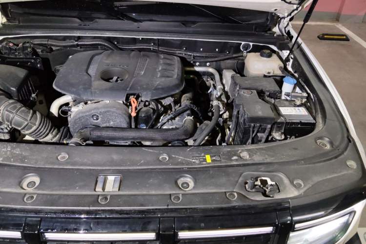 Used BAIC Off-Road BJ40 2024 2.0T All-New Urban Hunter Edition Ultimate Version Engine Bay Left