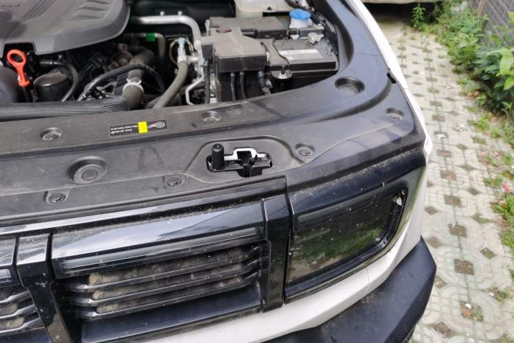 Used BAIC Off-Road BJ40 2024 2.0T All-New Urban Hunter Edition Ultimate Version Engine Bay Left