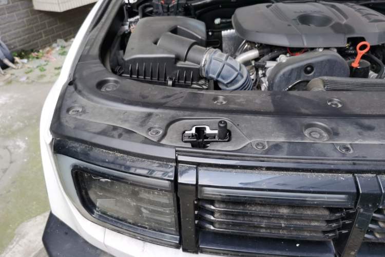 Used BAIC Off-Road BJ40 2024 2.0T All-New Urban Hunter Edition Ultimate Version Engine Bay Right