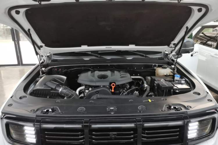 Used BAIC Off-Road BJ40 2024 2.0T All-New Urban Hunter Edition Chivalrous Style Engine Bay