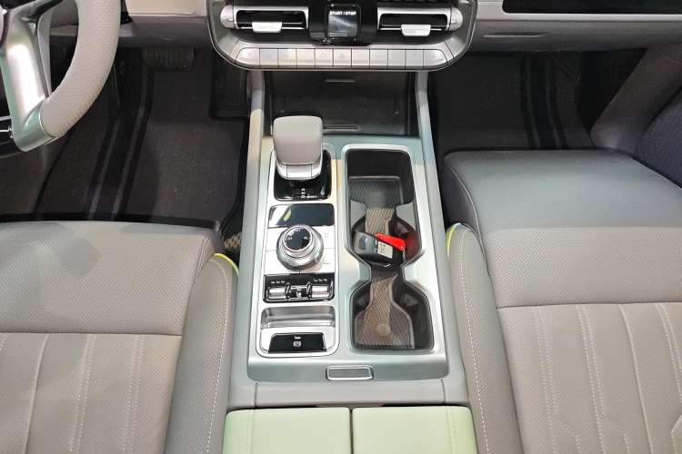 Used BAIC Off-Road BJ40 2024 2.0T All-New Urban Hunter Edition Ultimate Version Gear Lever