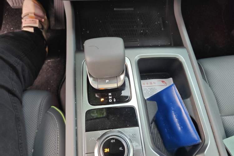 Used BAIC Off-Road BJ40 2024 2.0T All-New Urban Hunter Edition Chivalrous Style Gear Lever